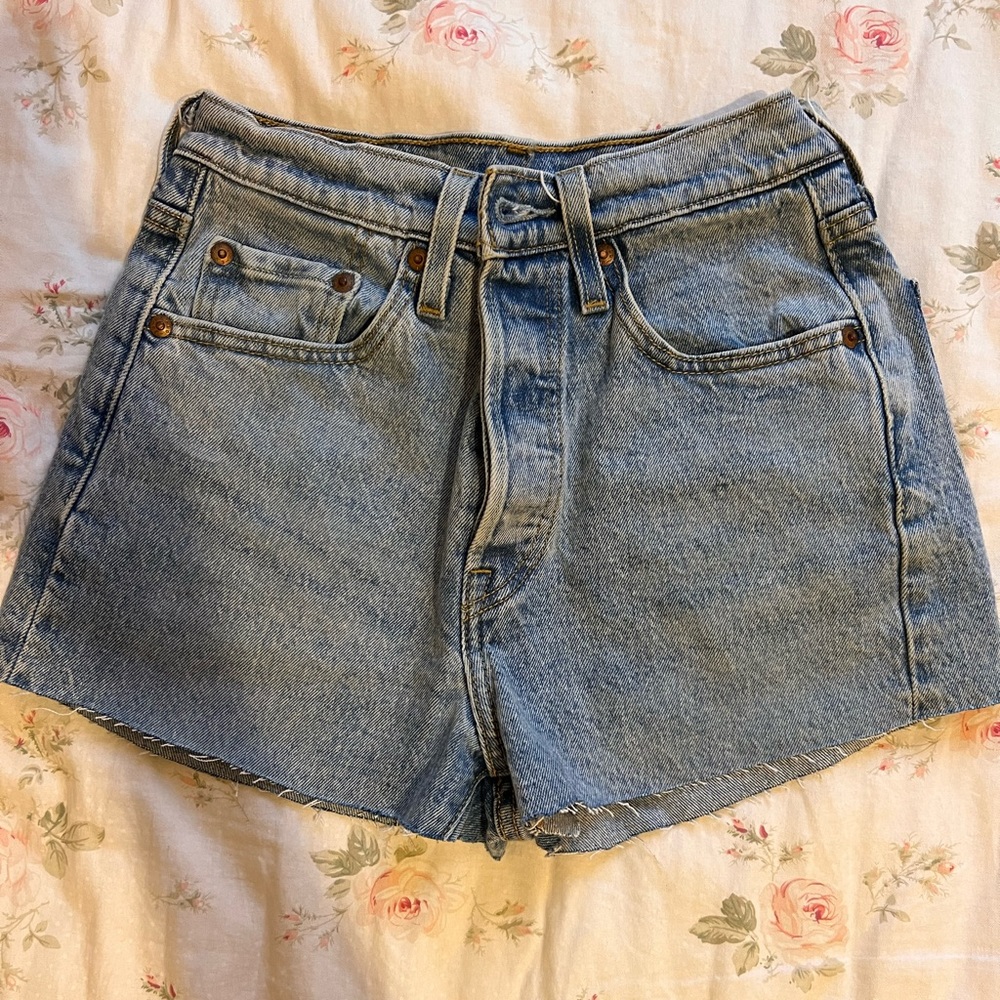 Levi’s cut off jean shorts